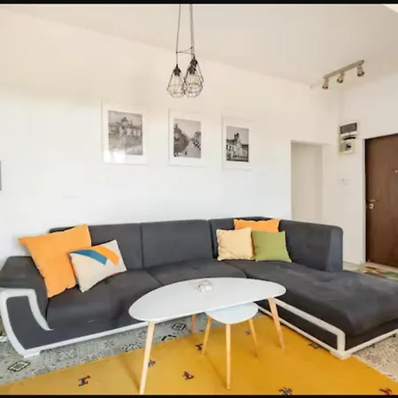 Cozy 2bdr Balcony With View In Historic Center