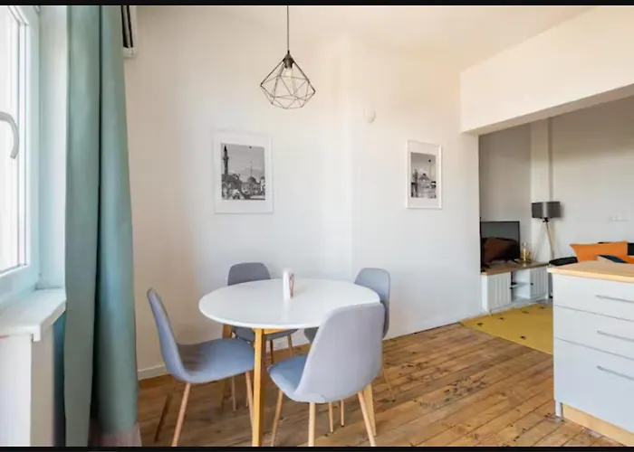 Cozy 2bdr Balcony With View In Historic Center Appartamento