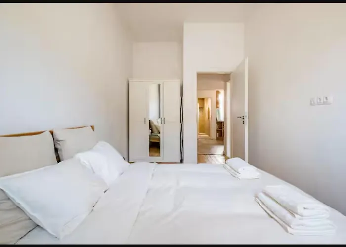 Cozy 2bdr Balcony With View In Historic Center