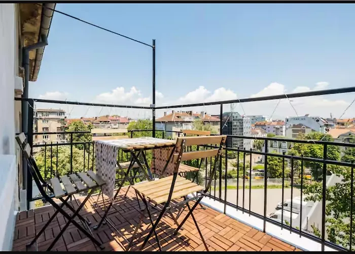 Cozy 2bdr Balcony With View In Historic Center Appartamento *