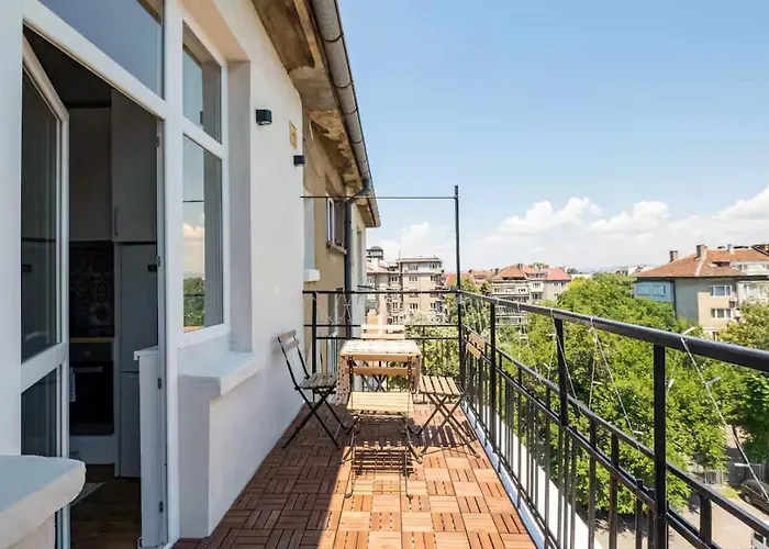 Cozy 2bdr Balcony With View In Historic Center Lägenhet Sofia