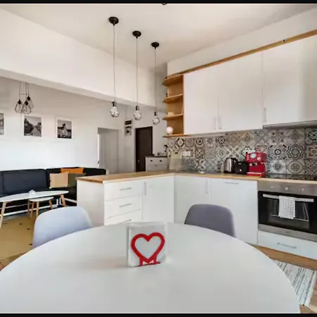 Cozy 2bdr Balcony With View In Historic Center Apartment