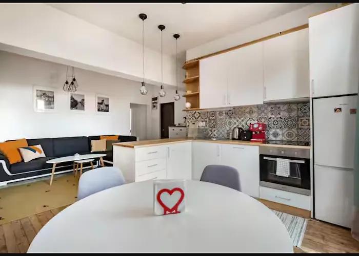 Cozy 2bdr Balcony With View In Historic Center Apartment